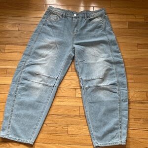 NWOT Jeans Barrel Leg Jeans Size Large Light Blue